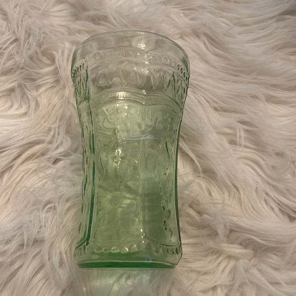 Beautiful depression era vintage glasses. - Picture 2 of 6